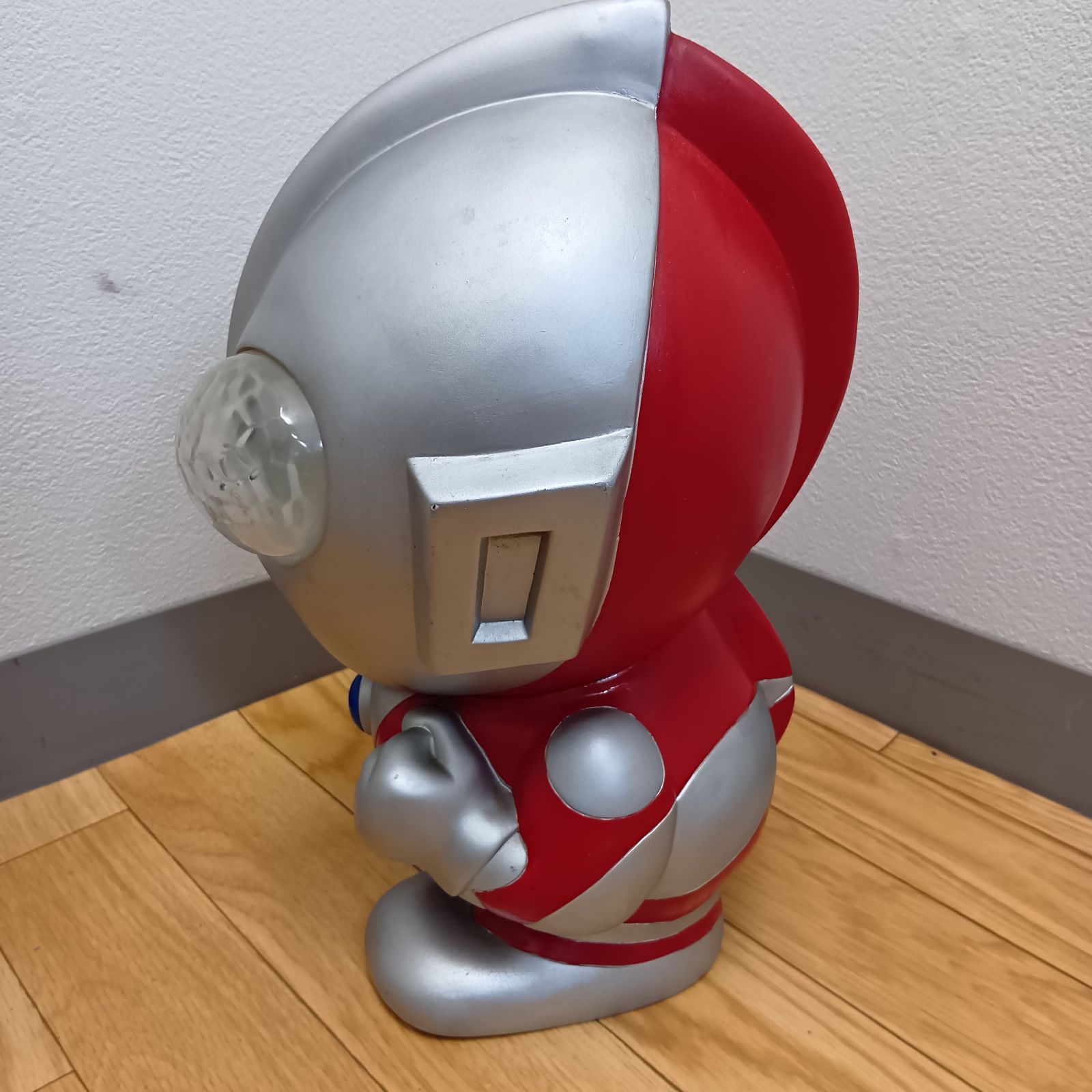 ウルトラマン 貯金箱 フギュア 現状品 - メルカリ