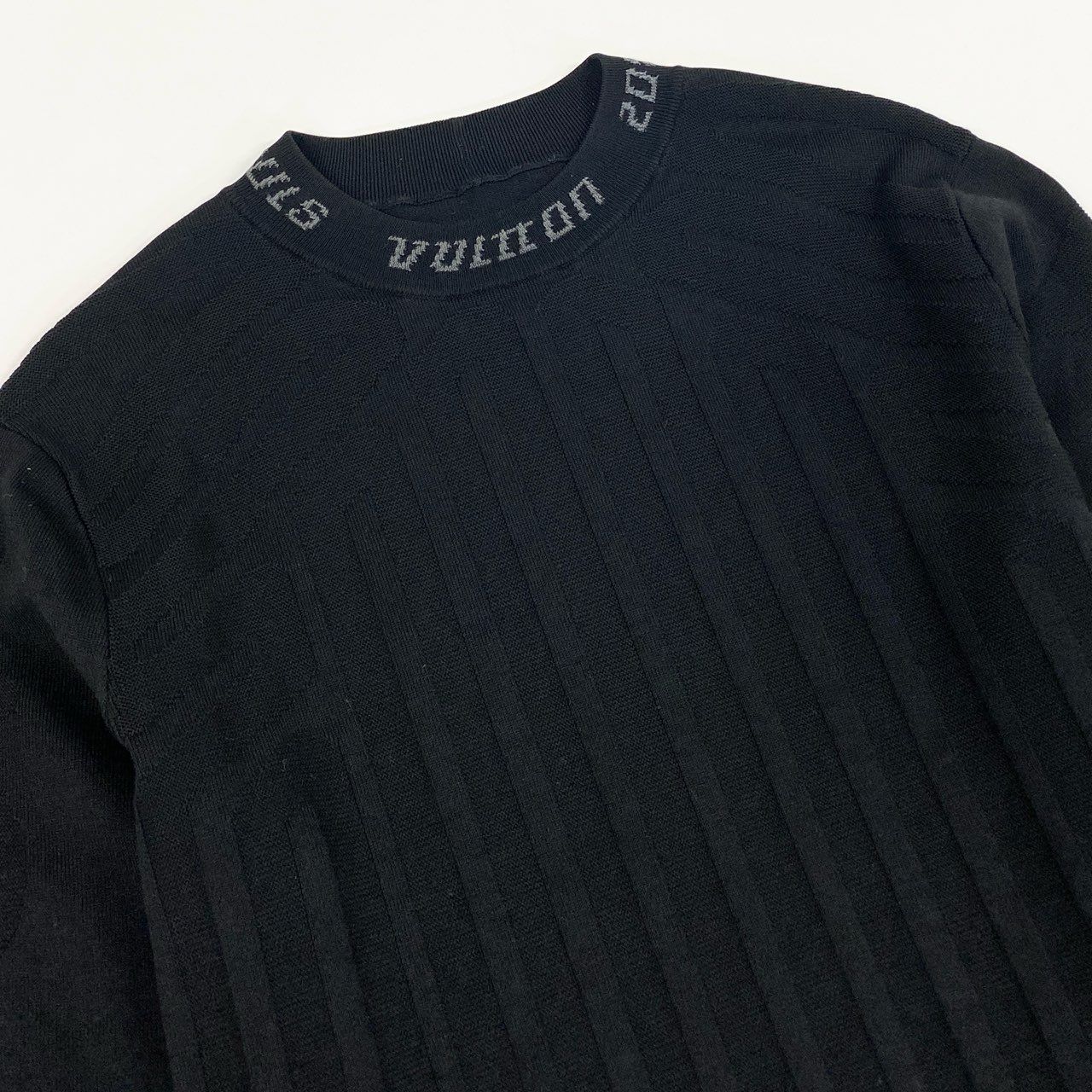 20a26 LOUIS VUITTON ルイヴィトン LVネックロゴ クルーネックセーター 