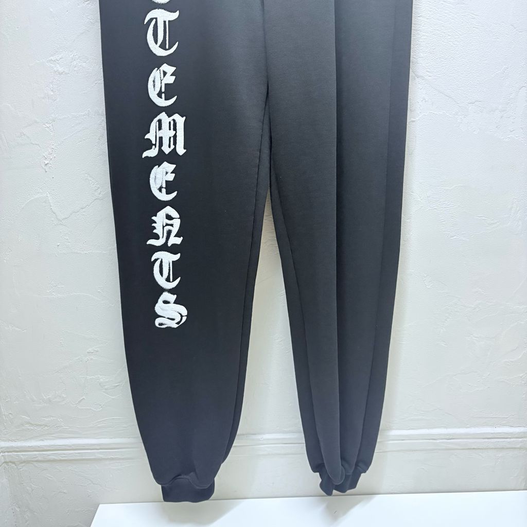 VETEMENTS ヴェトモン Anarchy Logo Sweat Pant スウェット VETEMENTS ヴェトモン Anarchy Logo Sweat Pant スウェット