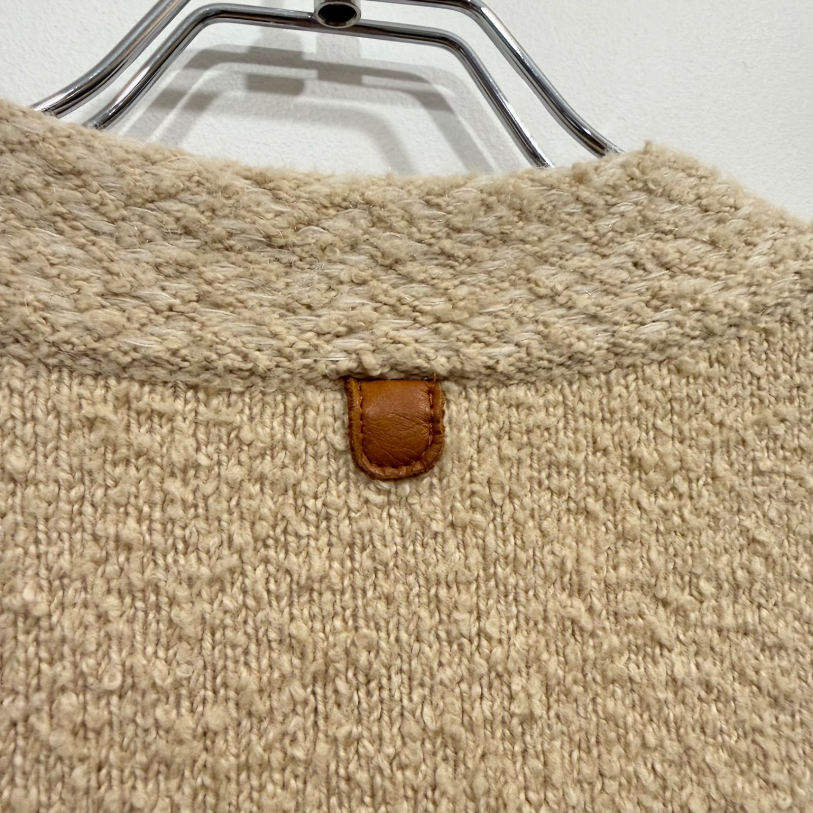 美品 パラスパレス ハイネック ウール ブークレニットベスト ふわふわ ベージュ PAL'LAS PALACE パラスパレス ニットベスト ベージュ ヘリンボーン