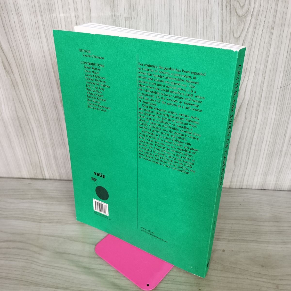 洋書 ON THE NECESSITY OF GARDENING An ABC of Art, Botany and