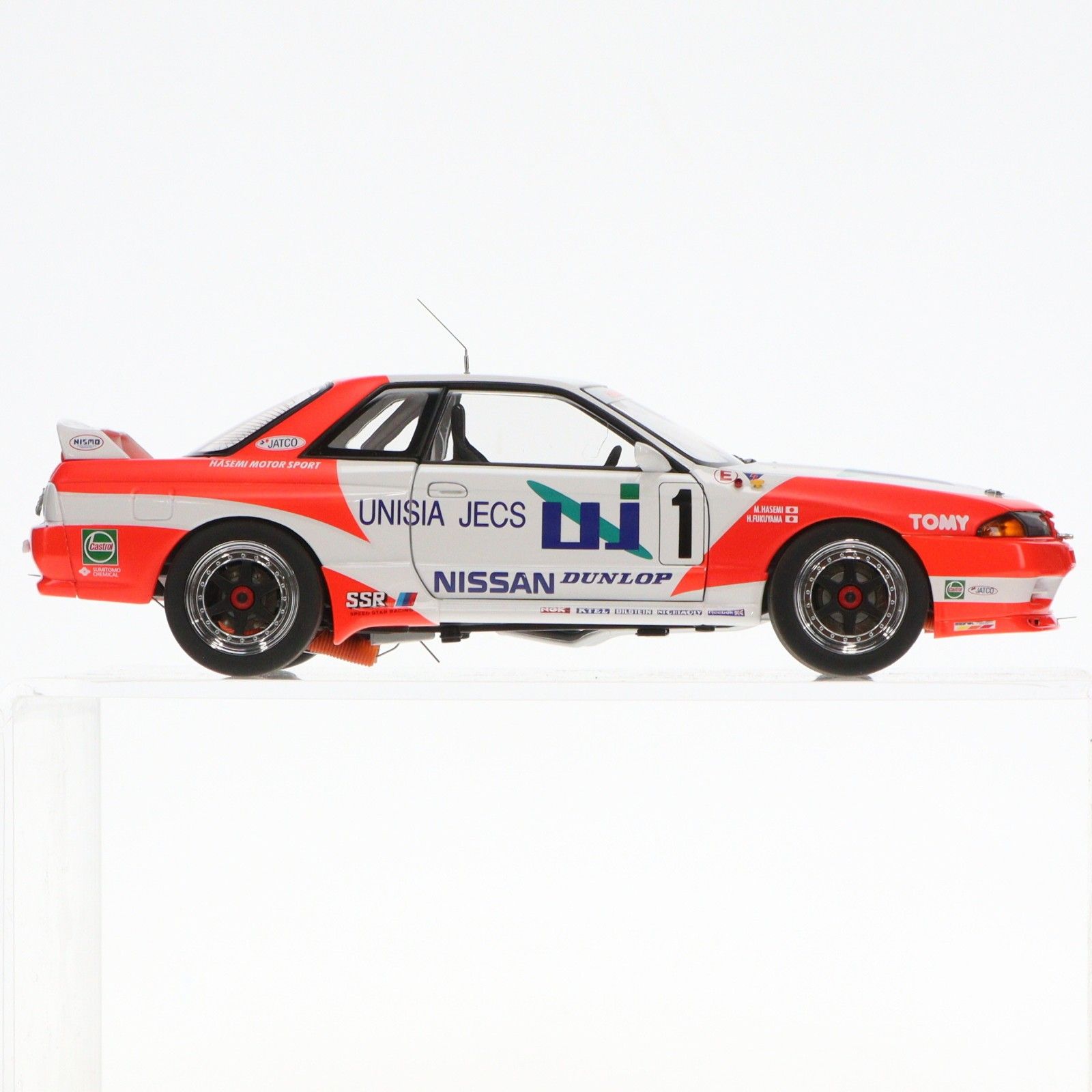 1/18 g t r 専用出品 MILLENNIUM 1/18 NISSAN SKYLINE(スカイライン) GT-R R32 GROUP A 1993