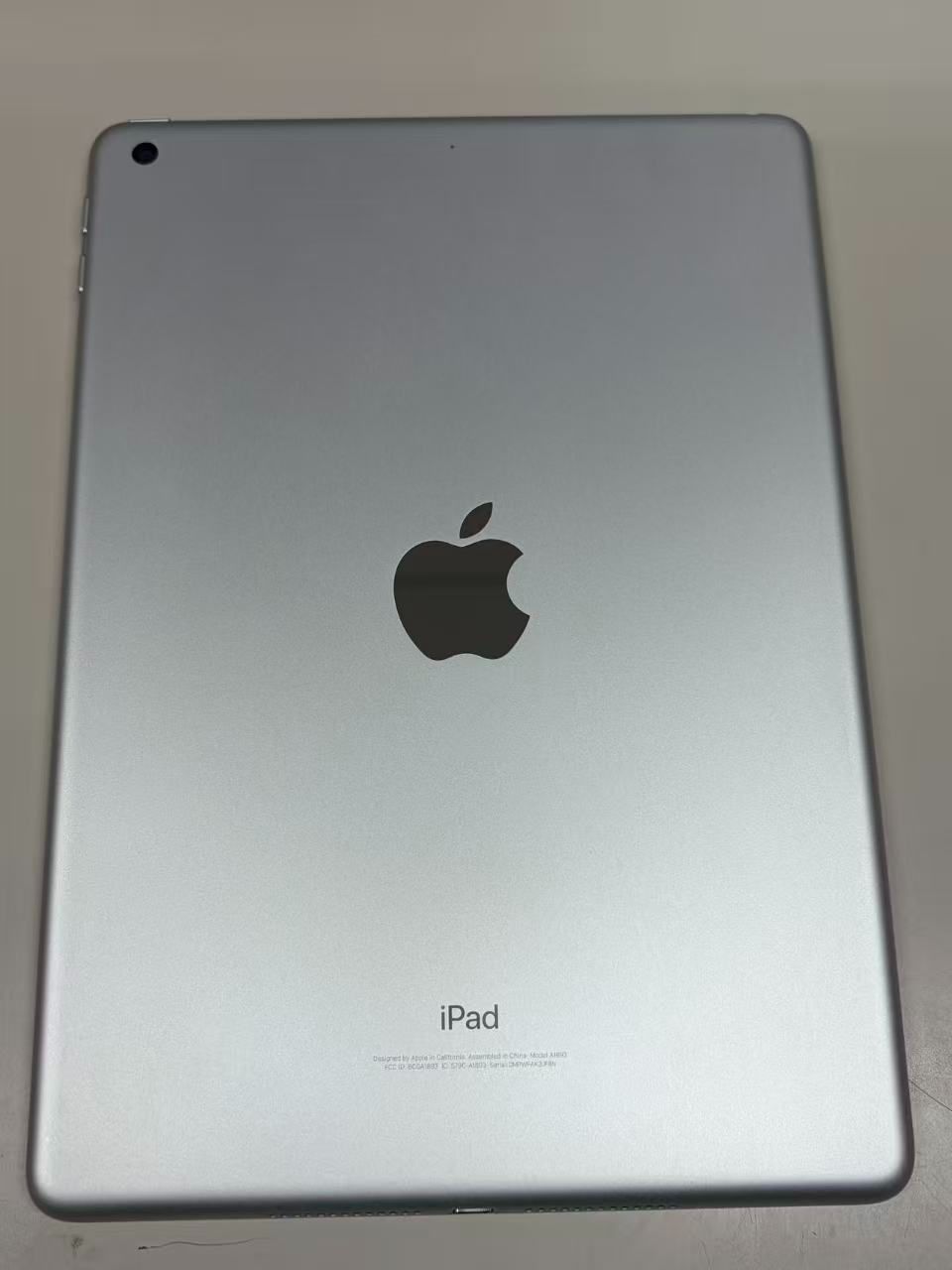 iPad 第6世代 128GB シルバー WiFi版 中古 - メルカリ