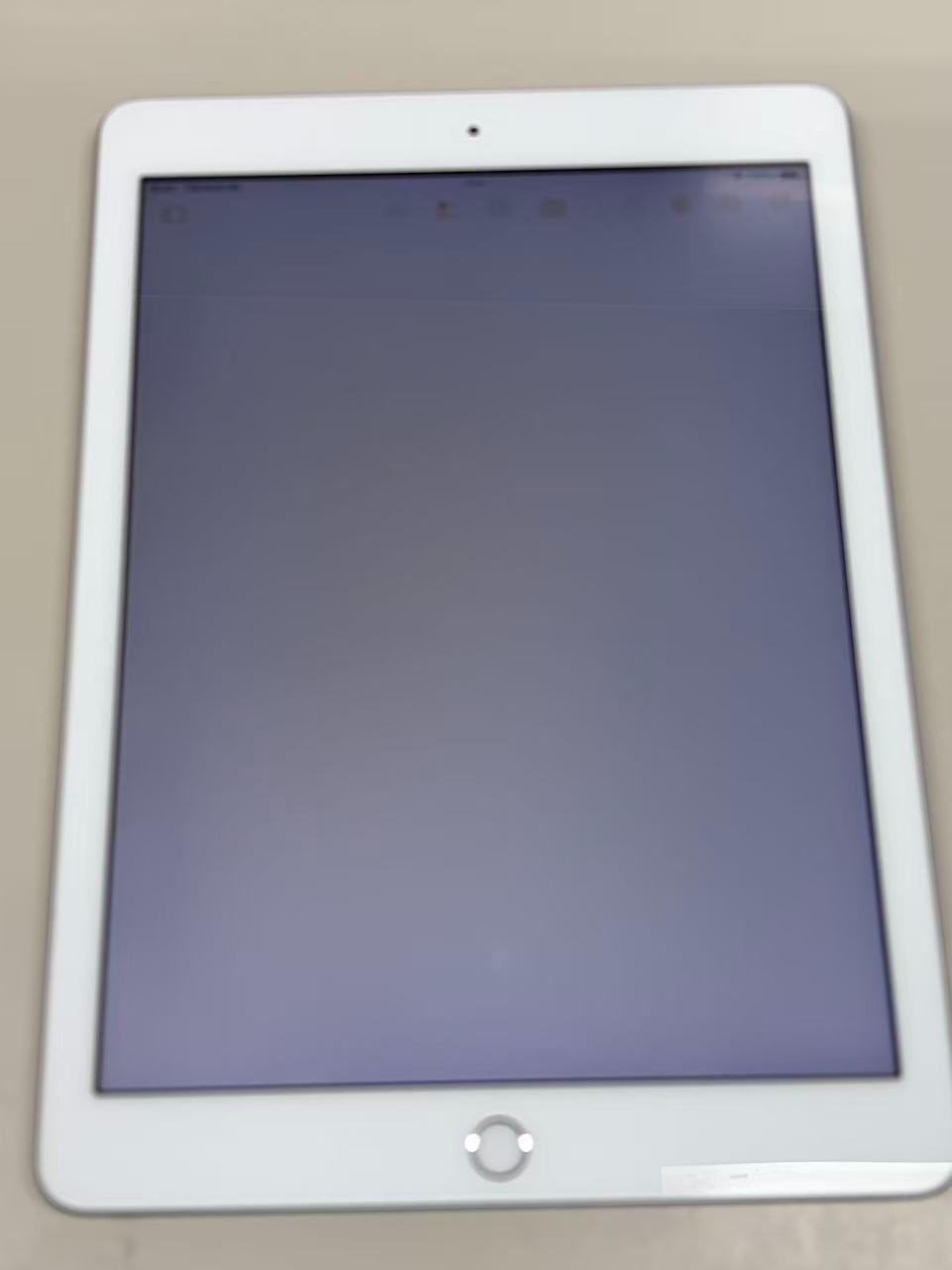 iPad 第6世代 128GB シルバー WiFi版 中古 - メルカリ