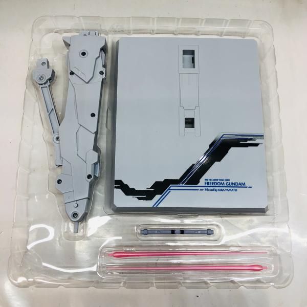 中古】開封)METAL BUILD フリーダムガンダム CONCEPT 2 SNOW SPARKLE