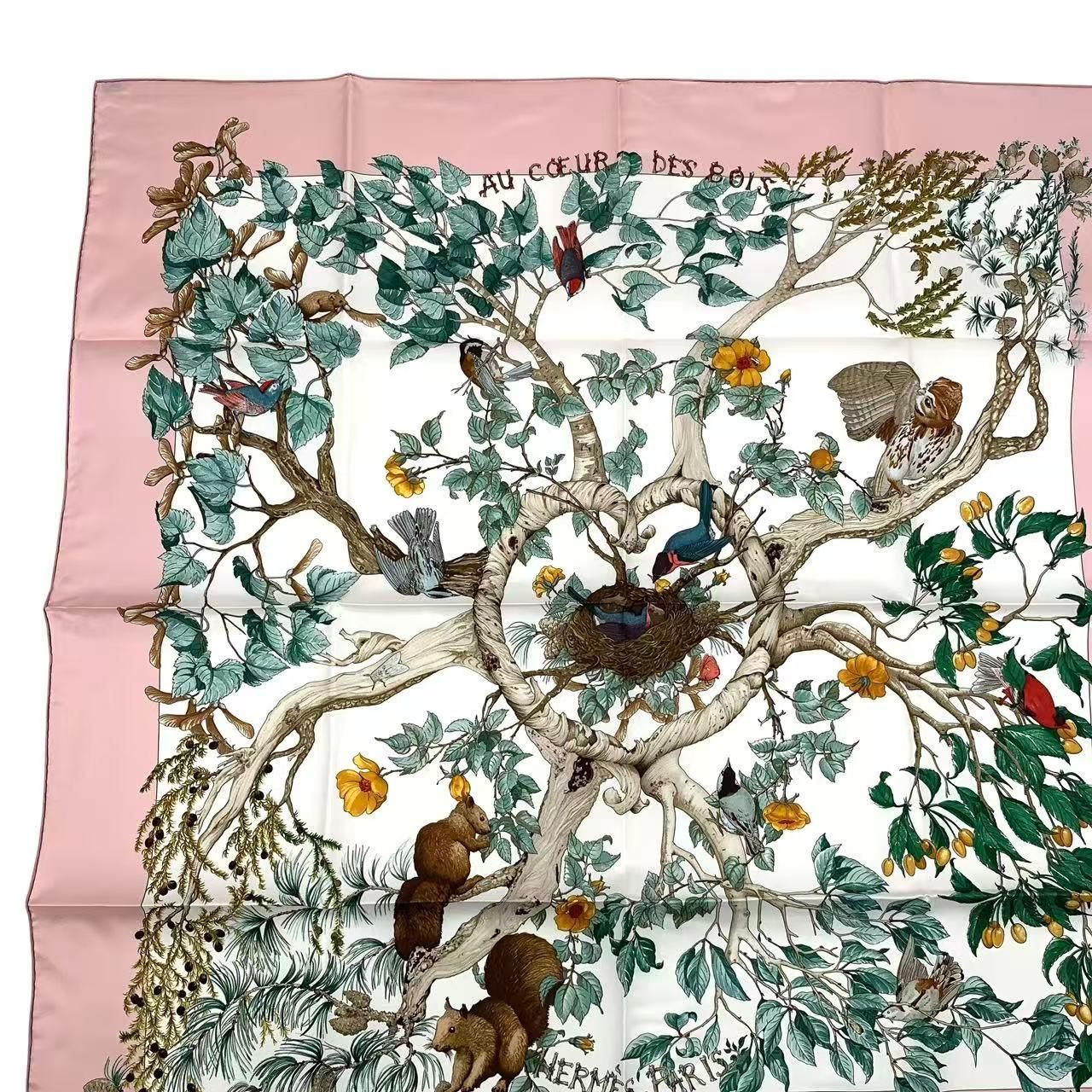 未使用品 HERMES エルメス カレ90 スカーフ AU COEUR DES BOIS 未使用品 HERMES エルメス カレ90 スカーフ AU COEUR DES BOIS