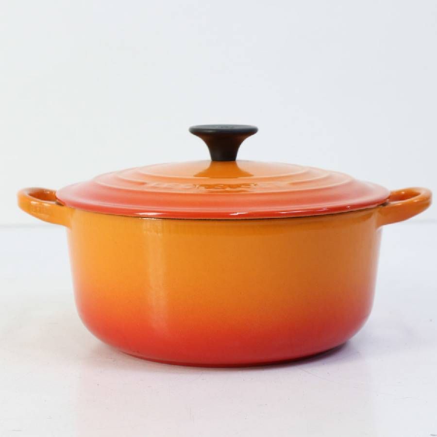 Le Creuset ルクルーゼ シグニチャー ココット ロンド 両手鍋 オレンジ 20 cm 鋳物ホーロー鍋 100年鍋 直火 オーブン IH対応 優れた熱伝導 料理が冷めにくく温かい料理のおいしさを楽しめます フランス製 347 v 21