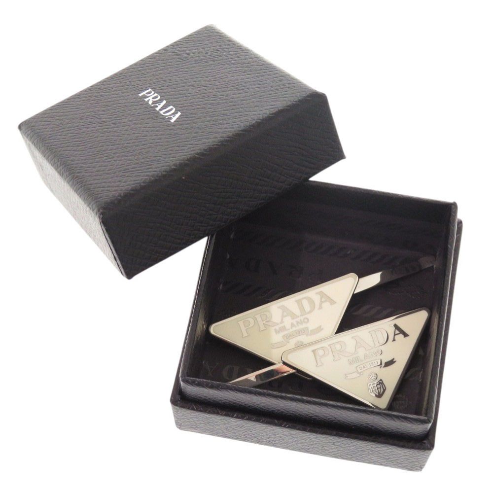 新品同様 プラダ トライアングルロゴ メタル ホワイト シルバー
