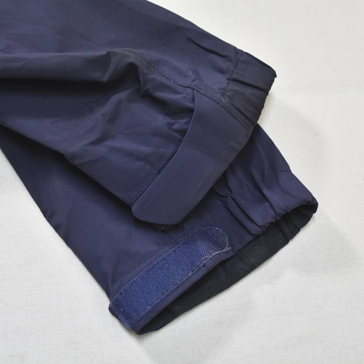 グラファイトブルー