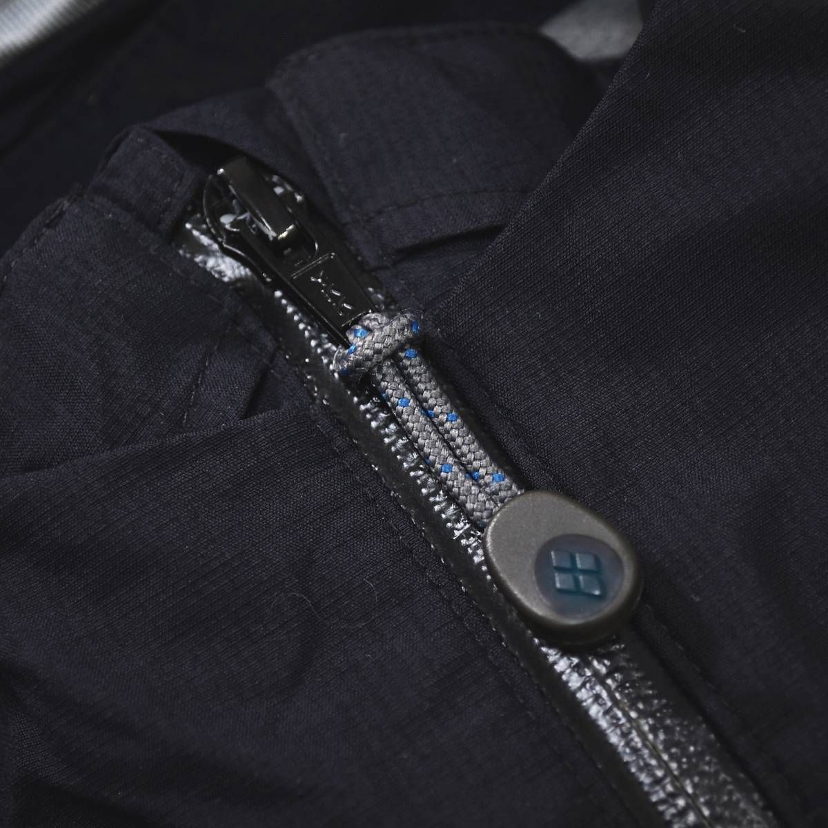  防水透湿 モンベル montbell シャルモパーカ アウトドアジャケット ハードシェル マウンテンパーカー スーパーハイドロブリーズ 中綿 L ブラック メンズ レインジャケット 雨具 レインウェア