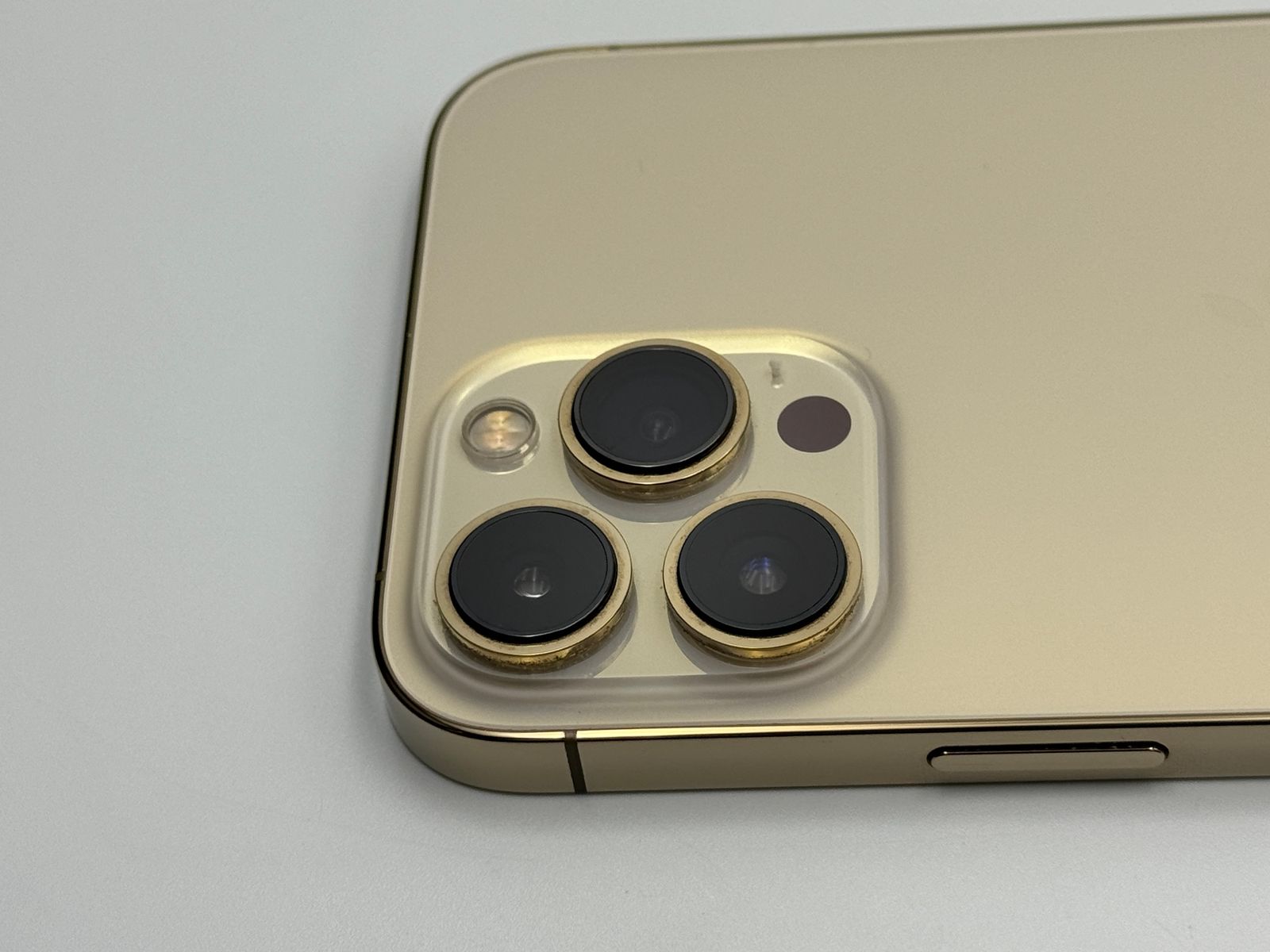 iPhone 13 Pro Max ゴールド 82%バッテリー iPhone 13 Pro Max ゴールド 82%バッテリー 秋葉館 iPhone13 ProMax 用