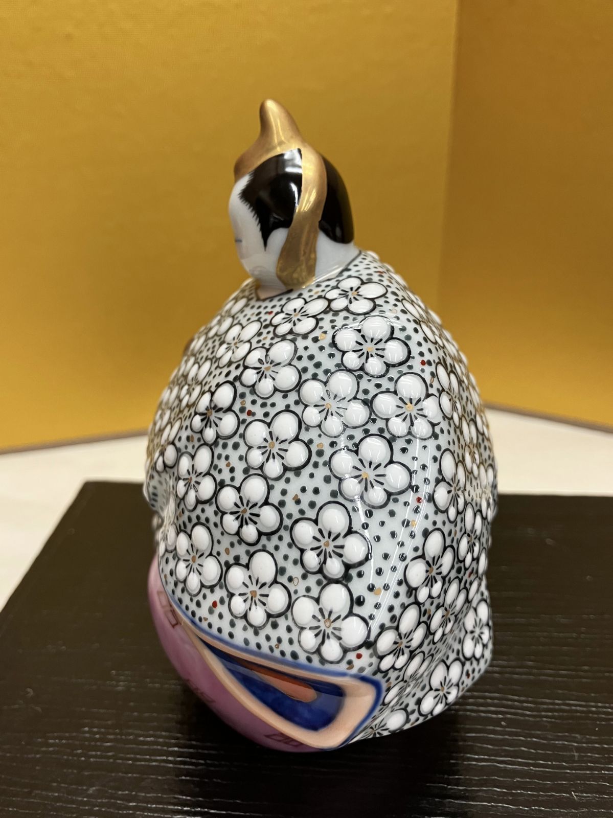 現品限り【伊万里鍋島焼】畑萬陶苑 梅詰文 源氏雛（雪洞・金屏風・台座