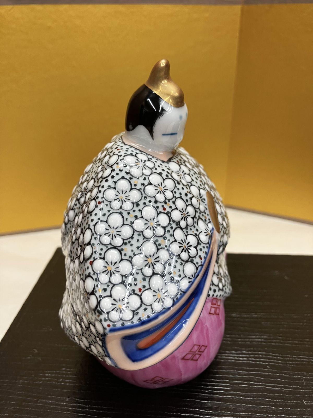 現品限り【伊万里鍋島焼】畑萬陶苑 梅詰文 源氏雛（雪洞・金屏風・台座