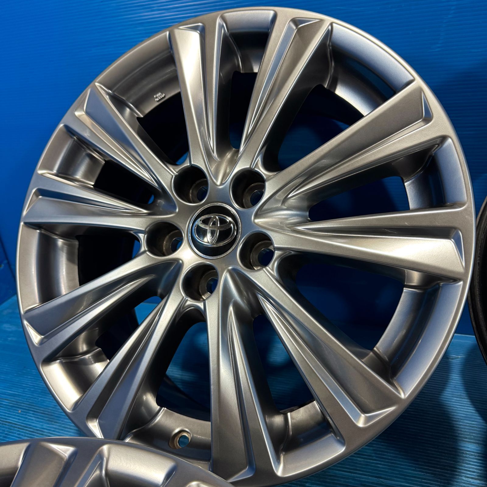 トヨタアルファード/ヴェルファイア純正ホイール18x7.5J5H114.3+45 TOYOTA トヨタ アルファード ヴェルファイア 30/35W 後期 Executive