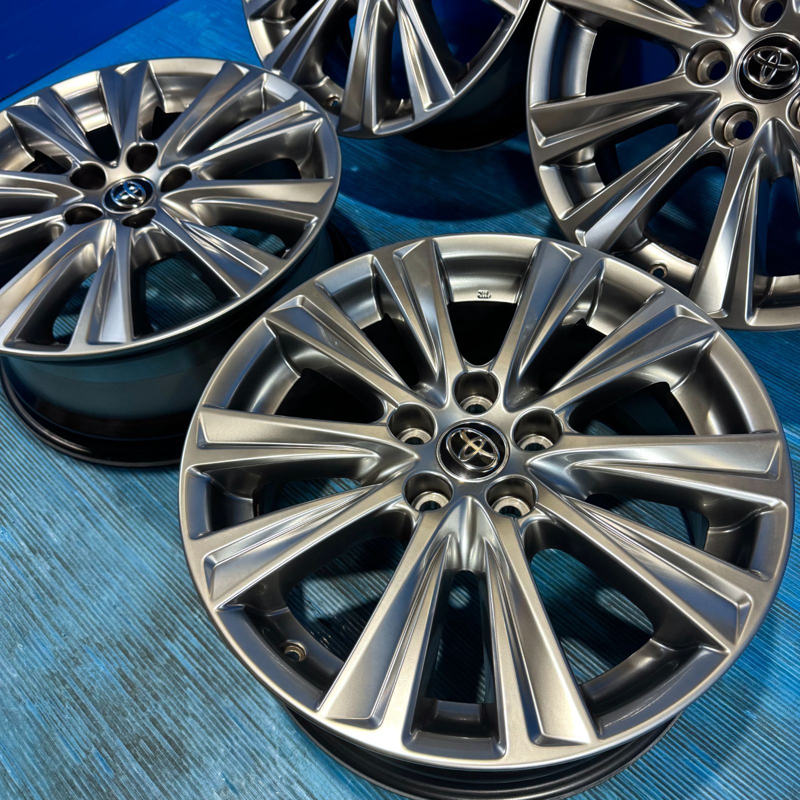 極美品 30系 アルファード ヴェルファイア 純正 18インチ ハイグロス 4