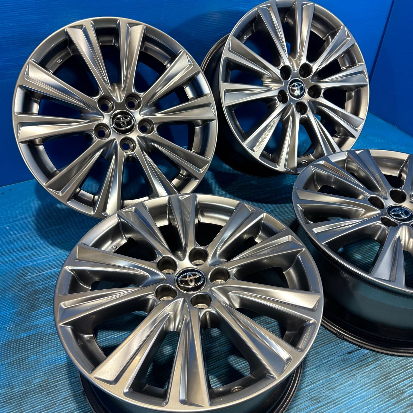 極美品 30系 アルファード ヴェルファイア 純正 18インチ ハイグロス 4