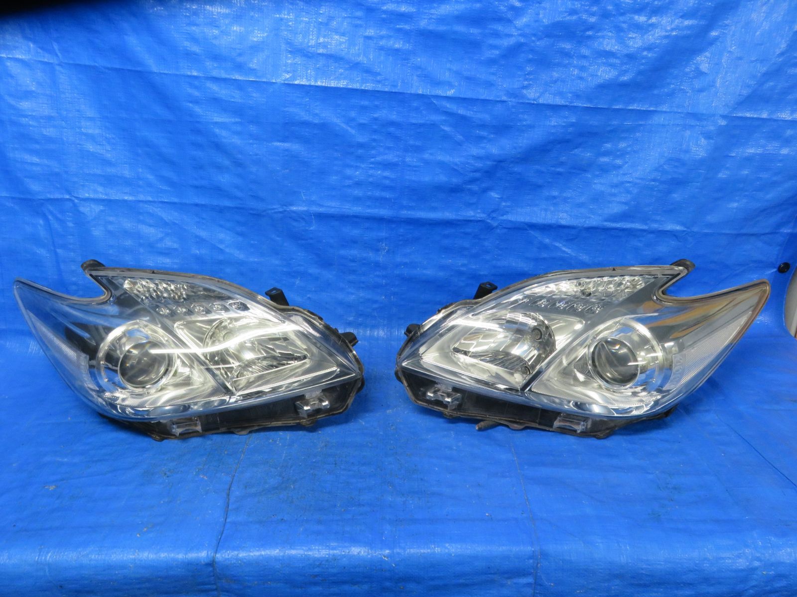 トヨタ プリウス HCHR-730 純正ハロゲンヘッドライト（左右セット） トヨタ プリウス HCHR-730 純正ハロゲンヘッドライト（左右セット