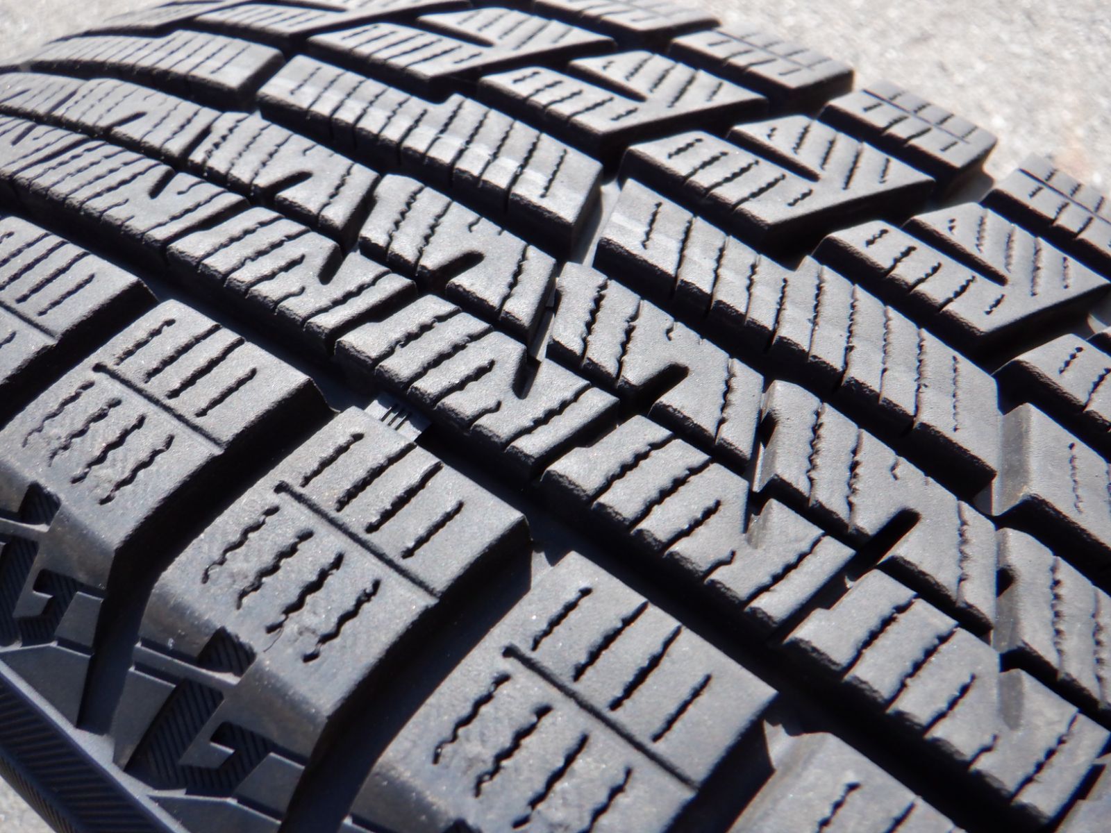 車 未使用に近い 175/65R15 ヨコハマ アイスガードiG60 2022年製 4本