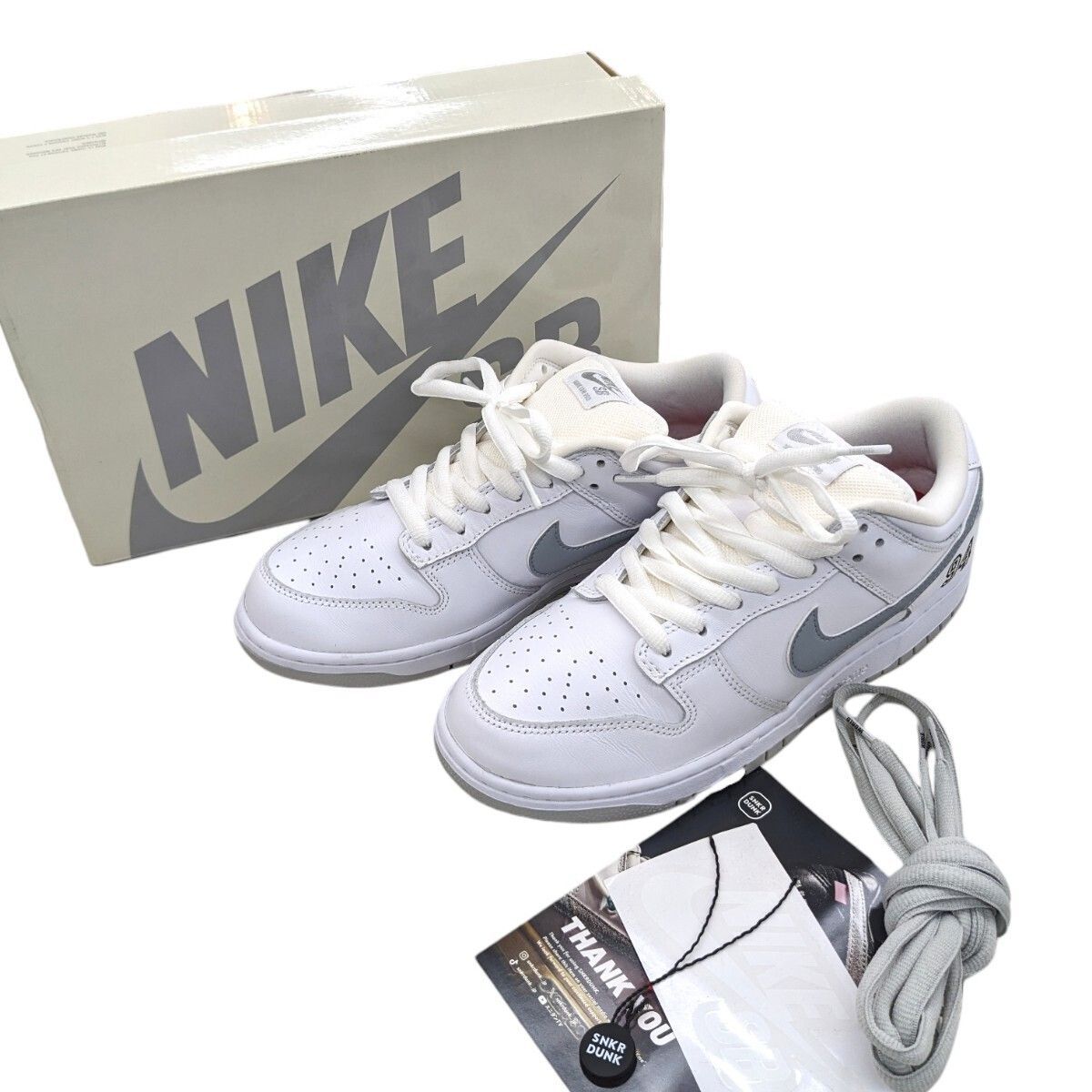 33 NIKE SB SUPREME Dunk Low White Metallic Silver 25FW Week2