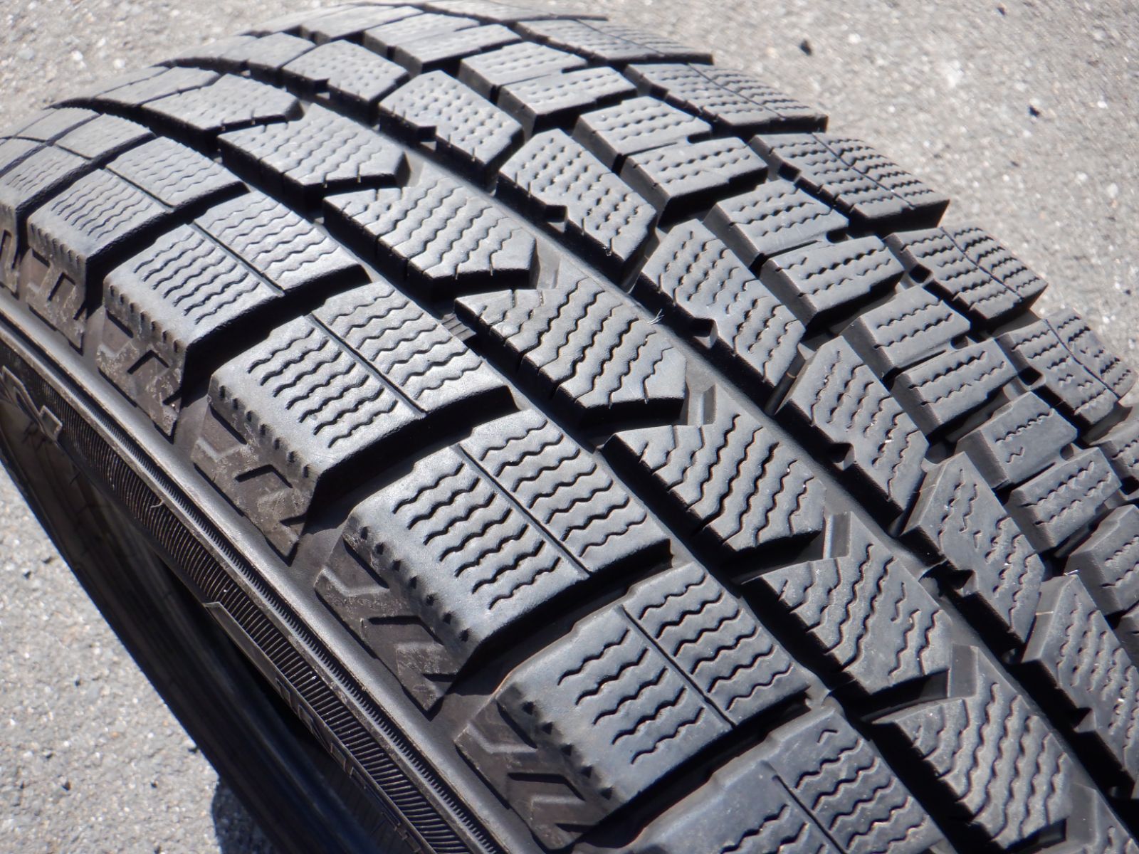 バリ山！195/65R15×4本ウインターMAX信頼のダンロップ送料￥300 中古バリ山 195/65R15 ダンロップ ウィンターマックスWM02 4本