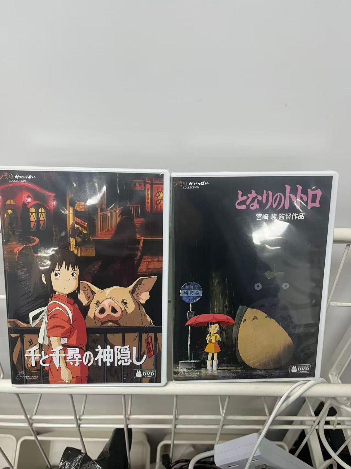 アニメDVDセット 千と千尋の神隠し 他 Amazon.co.jp: 千と千尋の神隠し (通常版) [DVD] : 柊瑠美, 入野自由