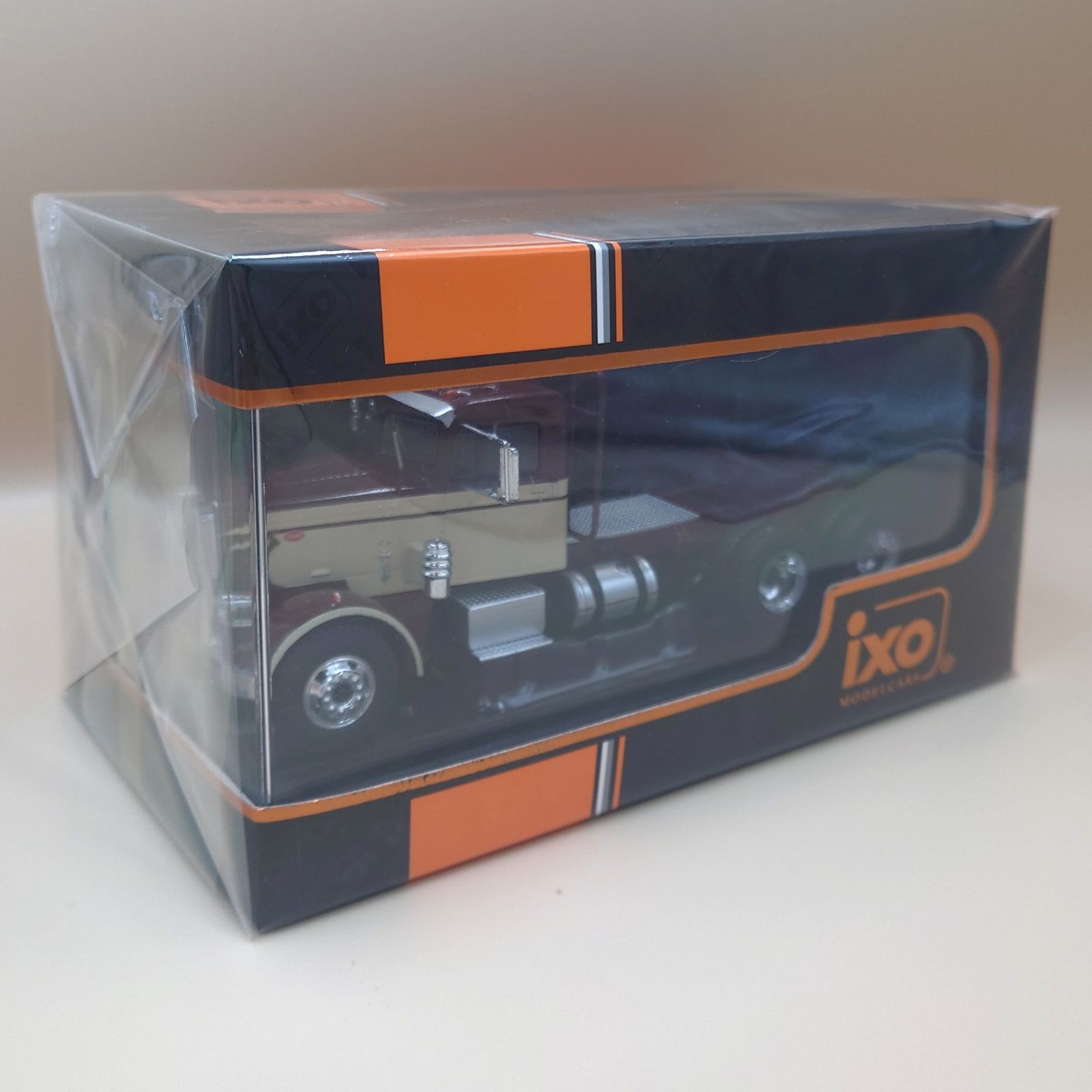 1/43 ピータービルト 281 1955 ixo製ダイキャスト製ミニカー - メルカリ