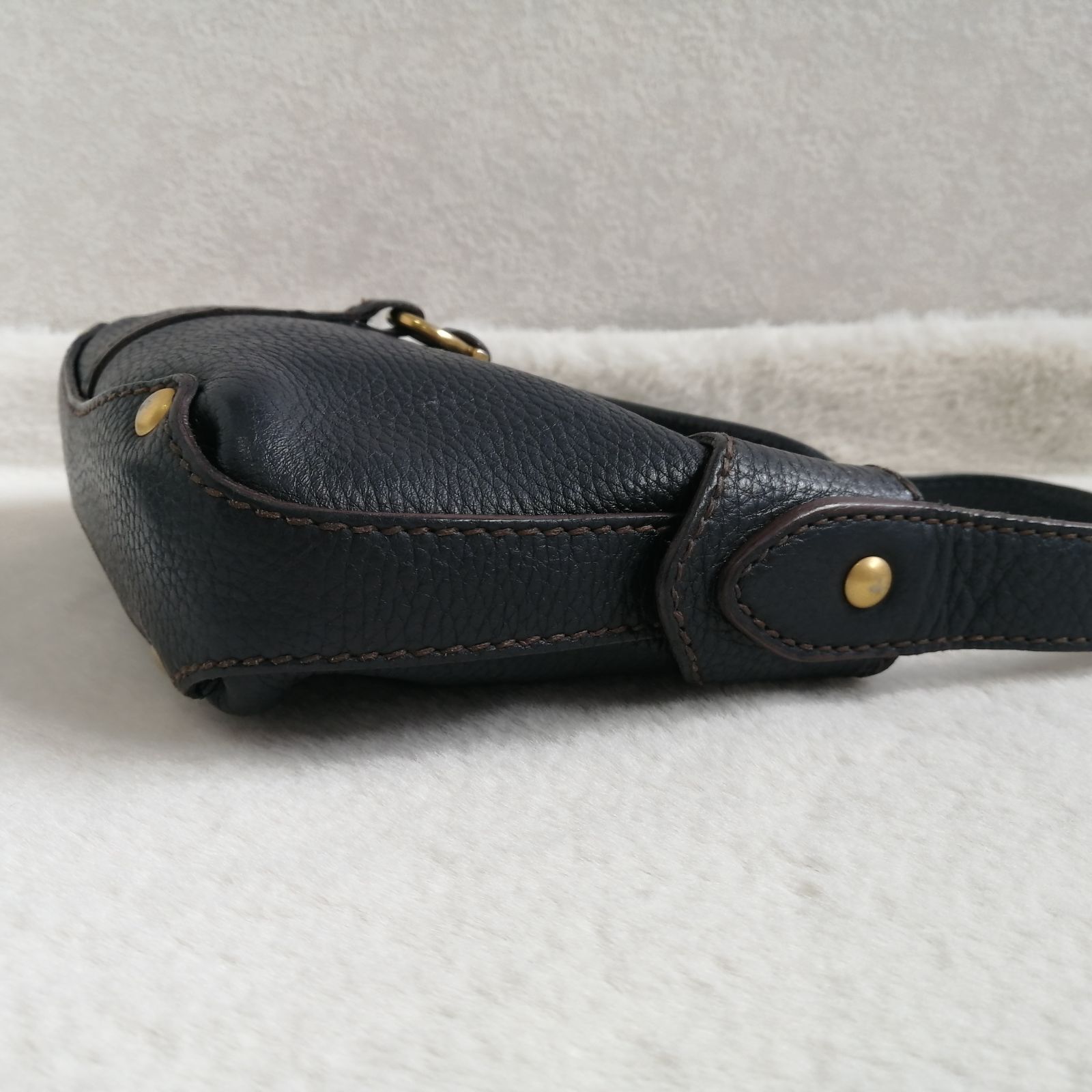 【美品】サルヴァトーレフェラガモ ポーチ レザー ガンチーニ ゴールド金具 黒 フェラガモ ガンチーニ ポーチ コスメ レザー ゴールド金具 黒