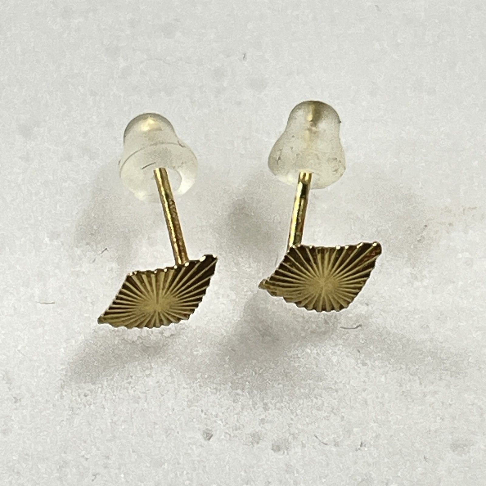 ☆ K18刻印 18金 ゴールド ひし形 両耳ピアス ポスト刻印 総重量 0.21g 