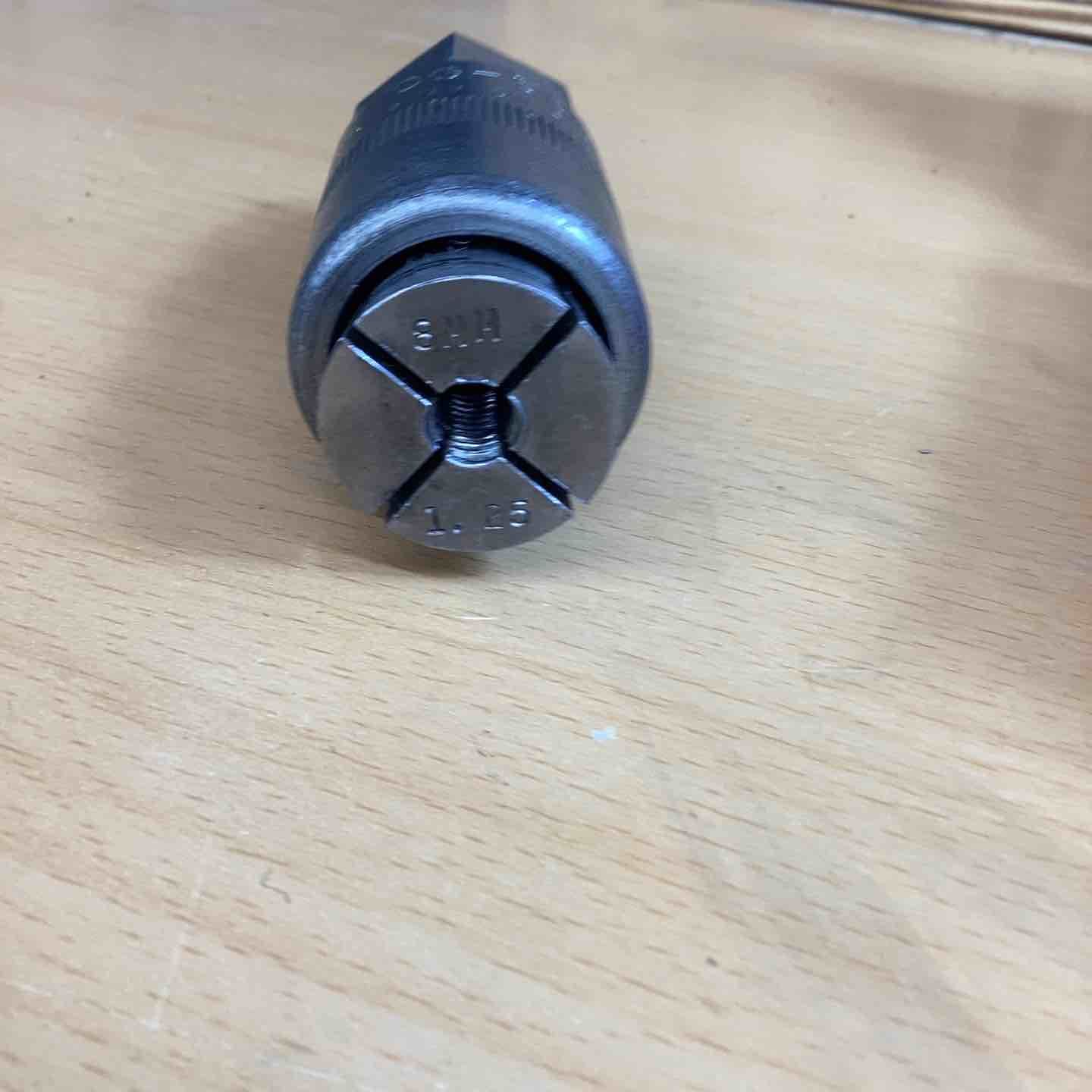 スタッドリムーバー