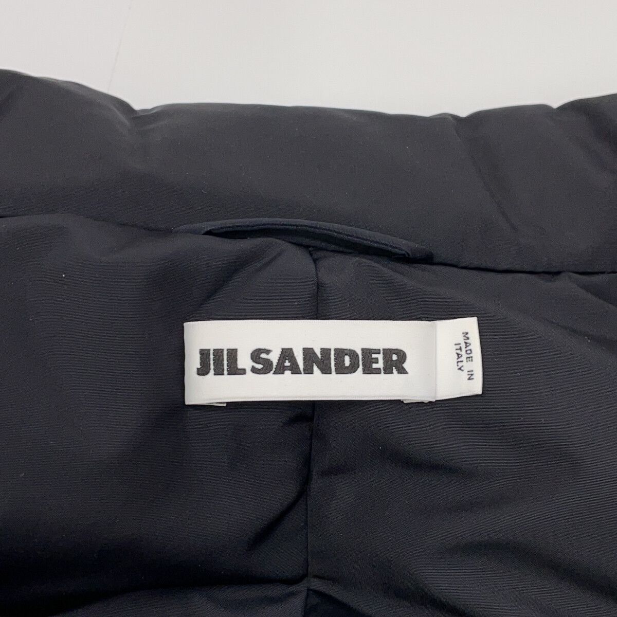 JIL SANDER ジルサンダー ﾌﾞﾗｯｸ ﾎﾟﾘｴｽﾃﾙ ﾀﾞｳﾝ ﾋﾟｰｺｰﾄ - メルカリ
