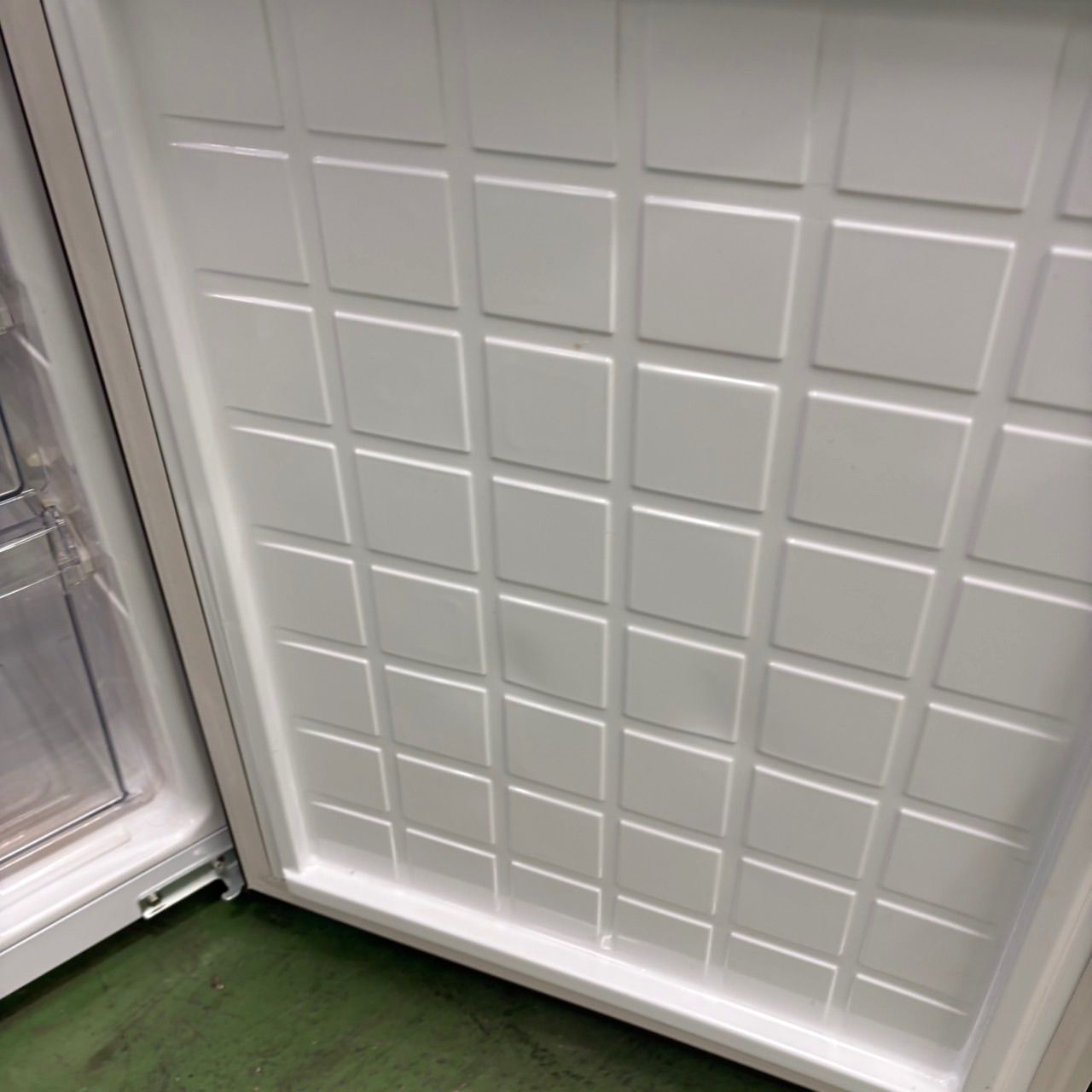 656 SHARP 中型冷蔵庫　小型　一人暮らし　200L強　271L 格安 656 SHARP 中型冷蔵庫 小型 一人暮らし 200L強 271L 1〜2人暮らし用 右