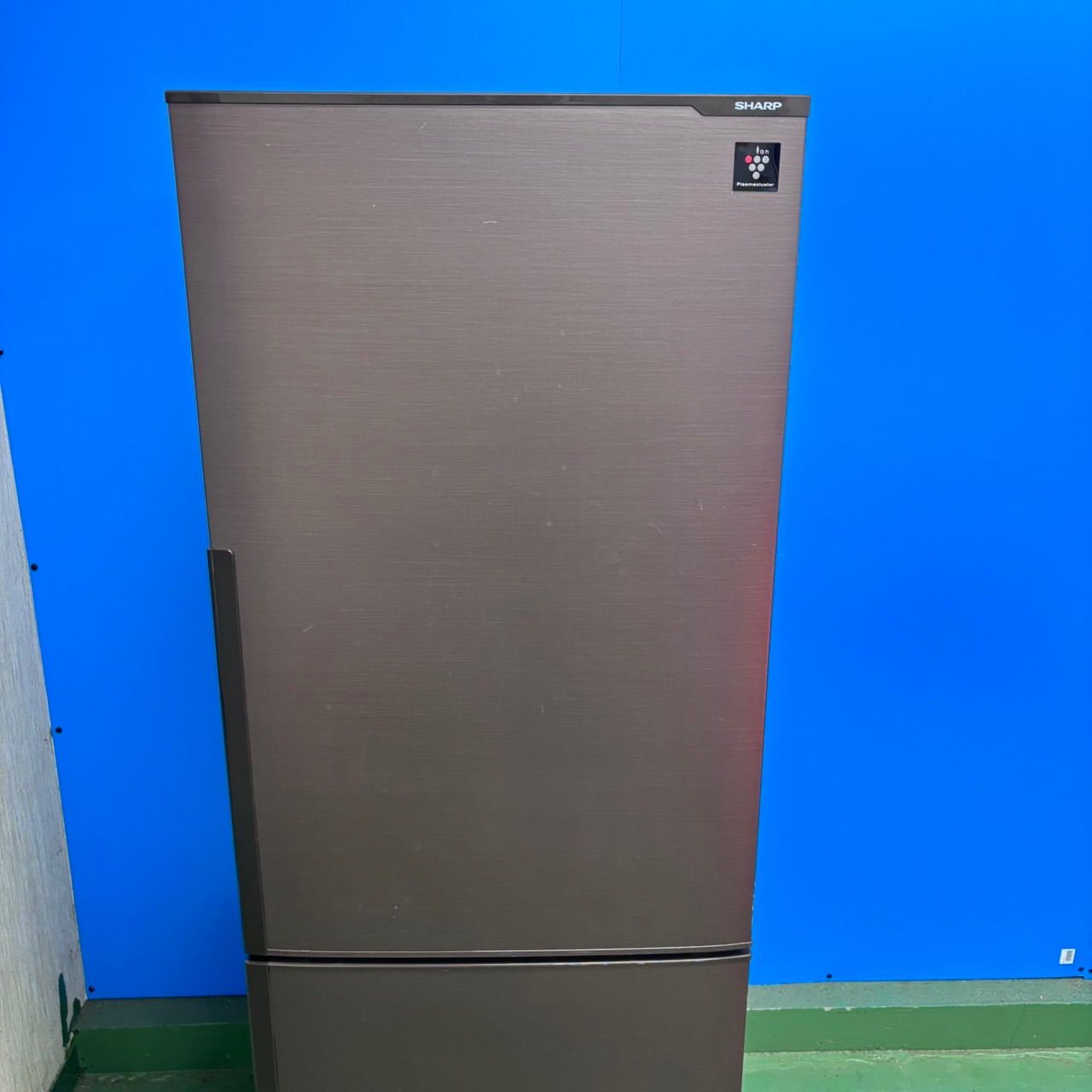 656 SHARP 中型冷蔵庫 小型 一人暮らし 200L強 271L 1〜2人暮らし用 右