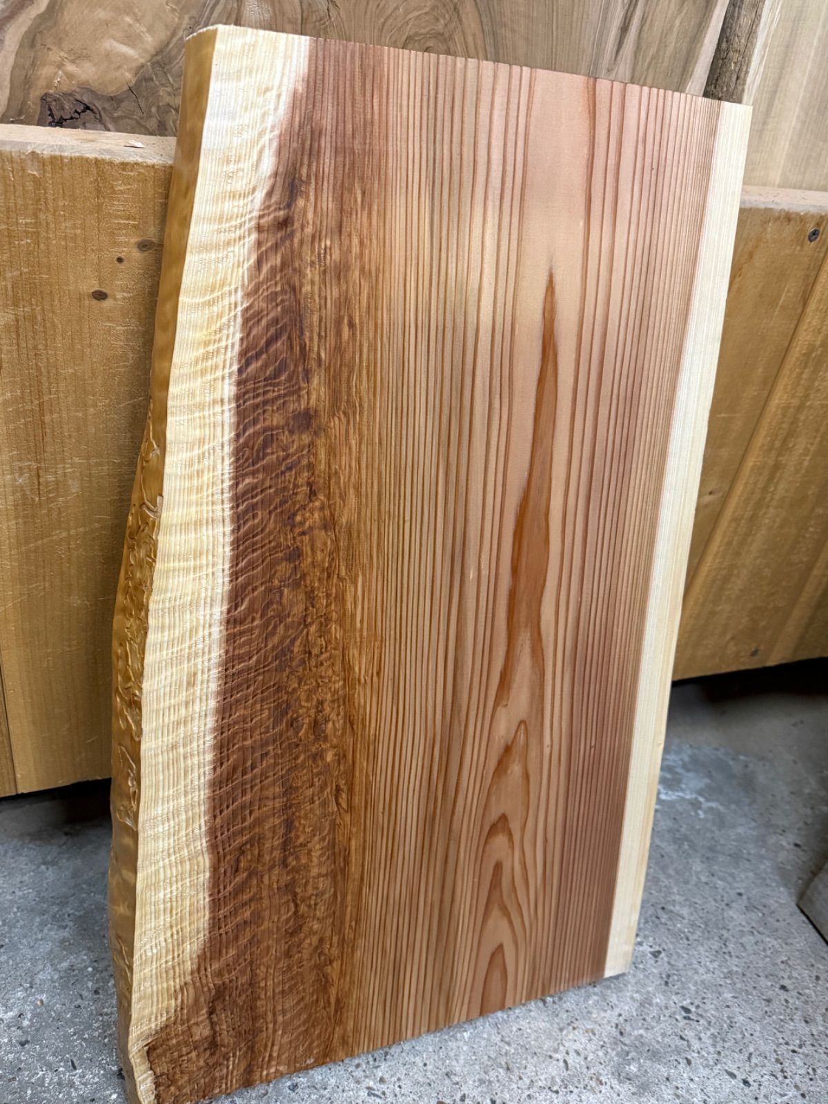 ギラギラ杢 杉 スギ 板 一枚板 無垢材 銘木 サイドテーブル 木工 ＤＩＹ 素材