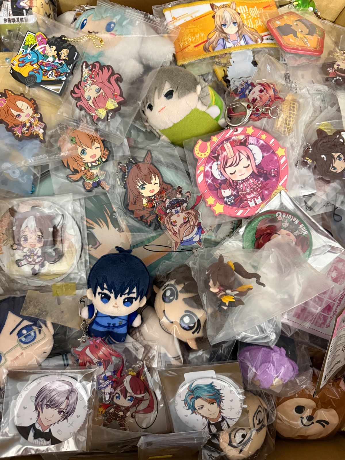 大特価！ アニメグッズ等 缶バッジ キーホルダー クリアファイル