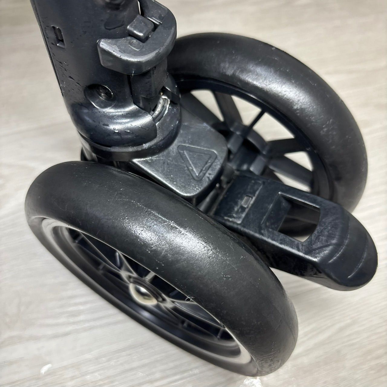  即決 combi コンビ メチャカルオート4キャス ルクスネイビー 付属品 無し 新生児 出産準備 送料無料 丸洗い可能 ベビーカー バギー 外出 移動用品