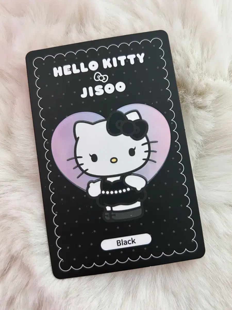 ハローキティ ジス(JISOO) キーホルダー ブラック - メルカリ