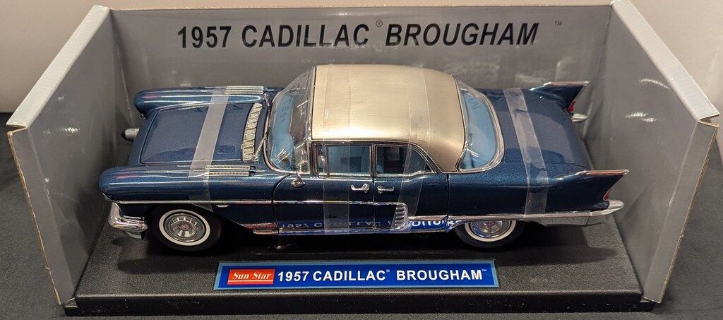 Sun Star 1/18 USA Collectibles 1957 CADILLAC BROUGHAM - メルカリ