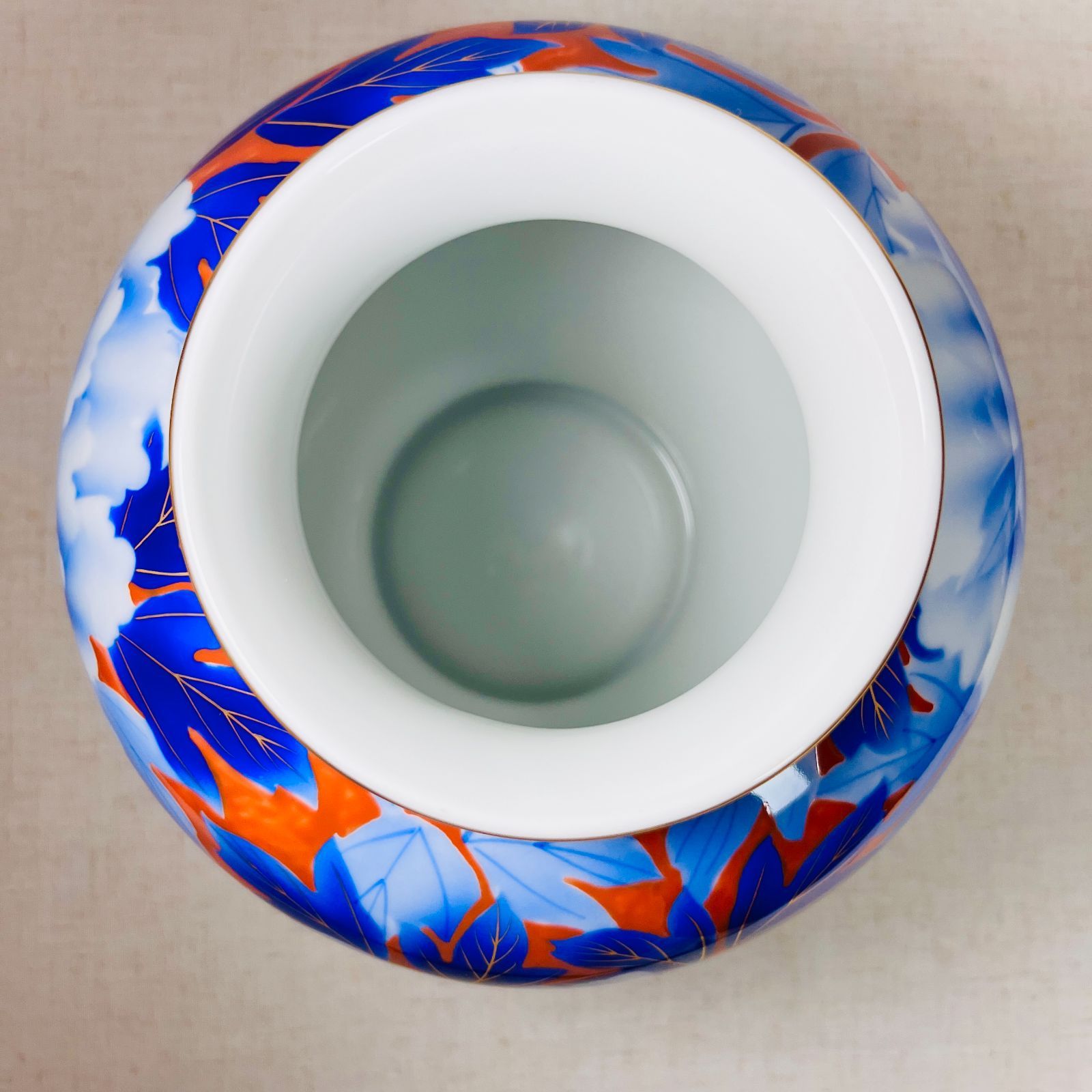 宮内庁御用達】深川製磁 染付牡丹 赤地金彩 振牡丹外赤 花瓶 フラワー