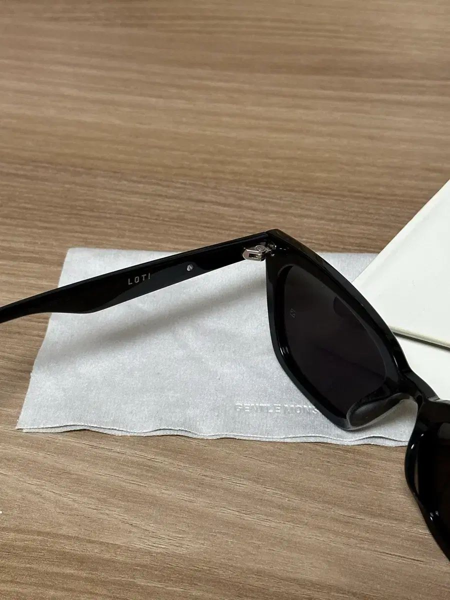 GENTLE MONSTER (ジェントルモンスター) LOTI ブラック サングラス