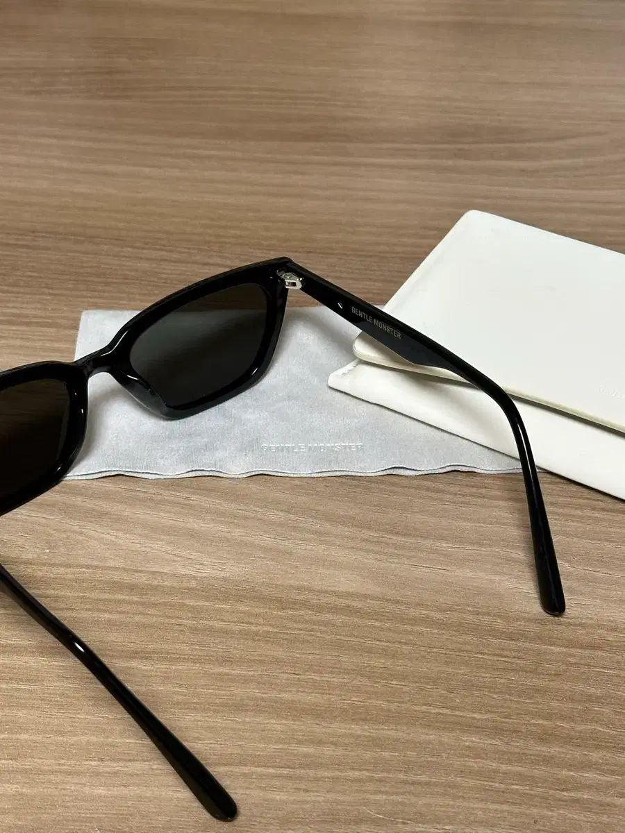 GENTLE MONSTER (ジェントルモンスター) LOTI ブラック サングラス