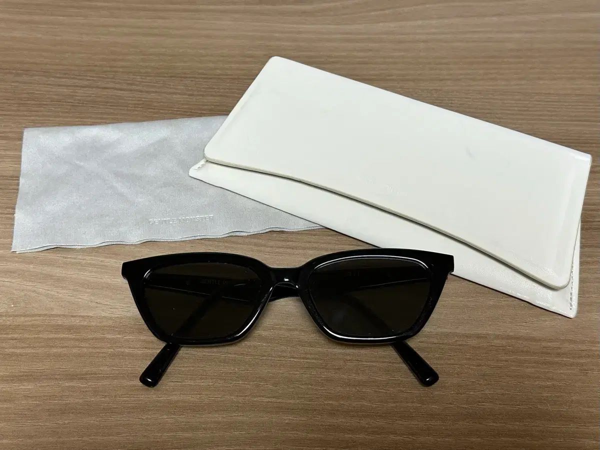 GENTLE MONSTER (ジェントルモンスター) LOTI ブラック サングラス