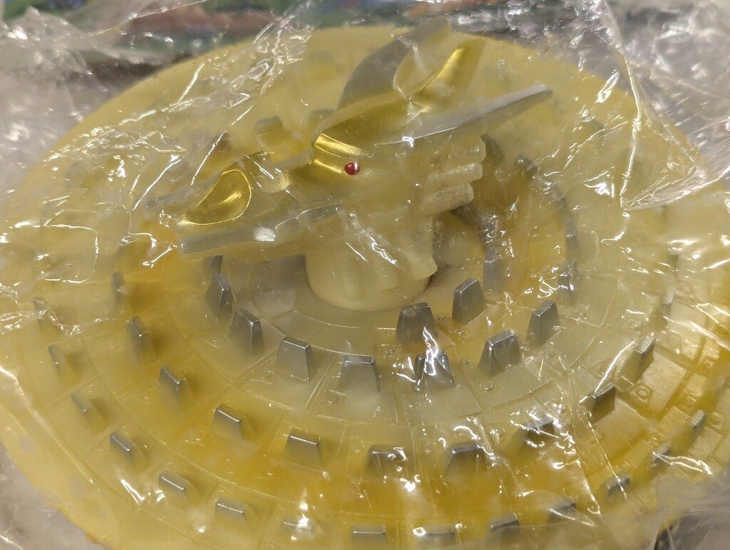  円谷コミュニケーションズ 怪獣郷 ウルトラセブン ナース円盤 黄色蓄光成型 銀塗装 1期 ウルトラマン キャラクター玩具