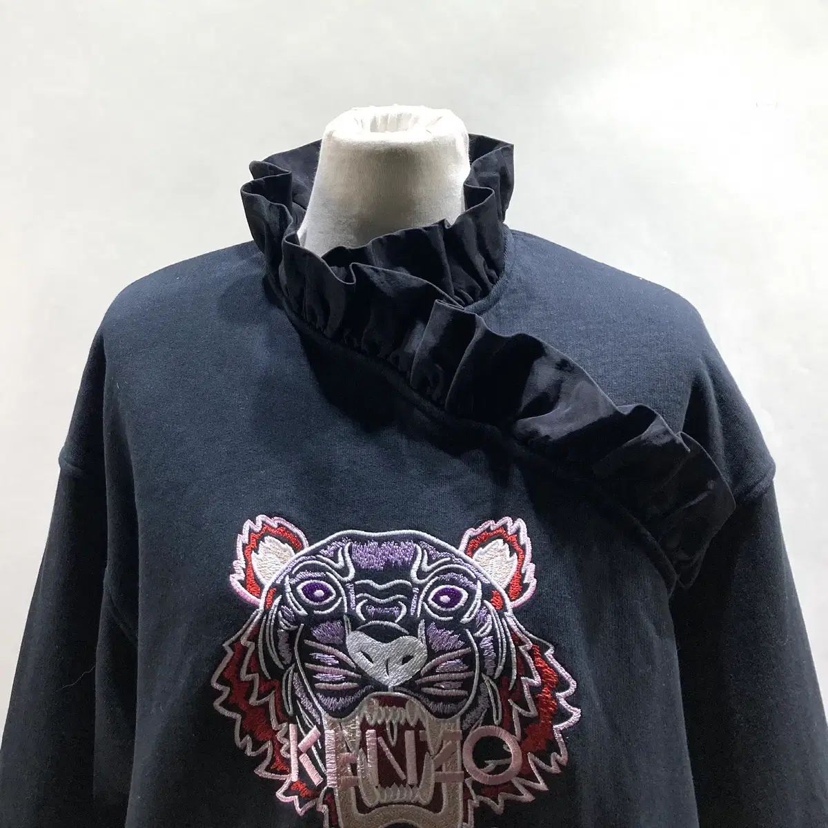 KENZO ケンゾー　ブラック スウェット トレーナー　フリル KENZO ケンゾー フリル タイガー スウェット レディース ヴィンテージ