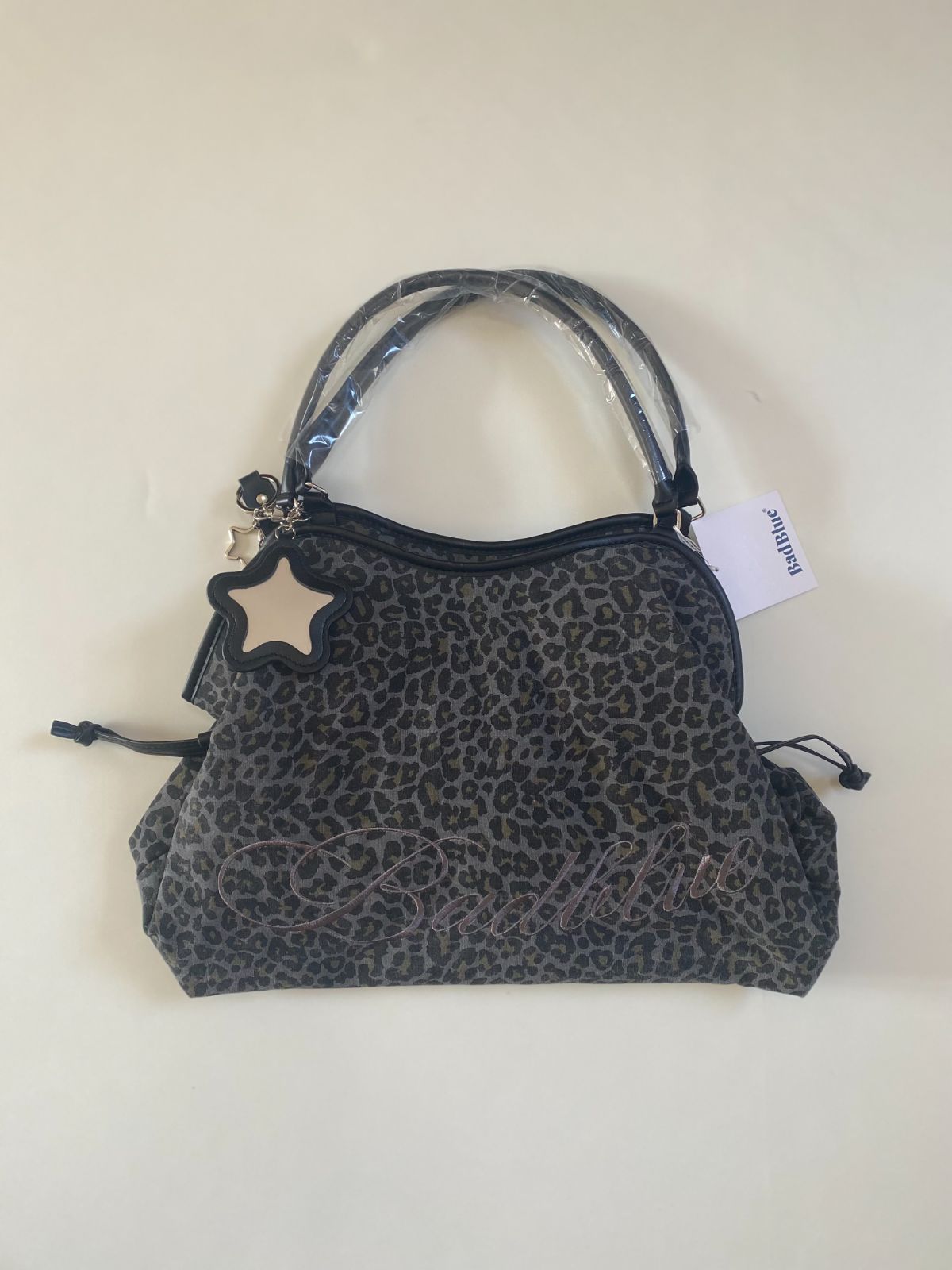 Badblue ヒョウ柄ショルダーバッグ Badblue ヒョウ柄ショルダーバッグ - メルカリ