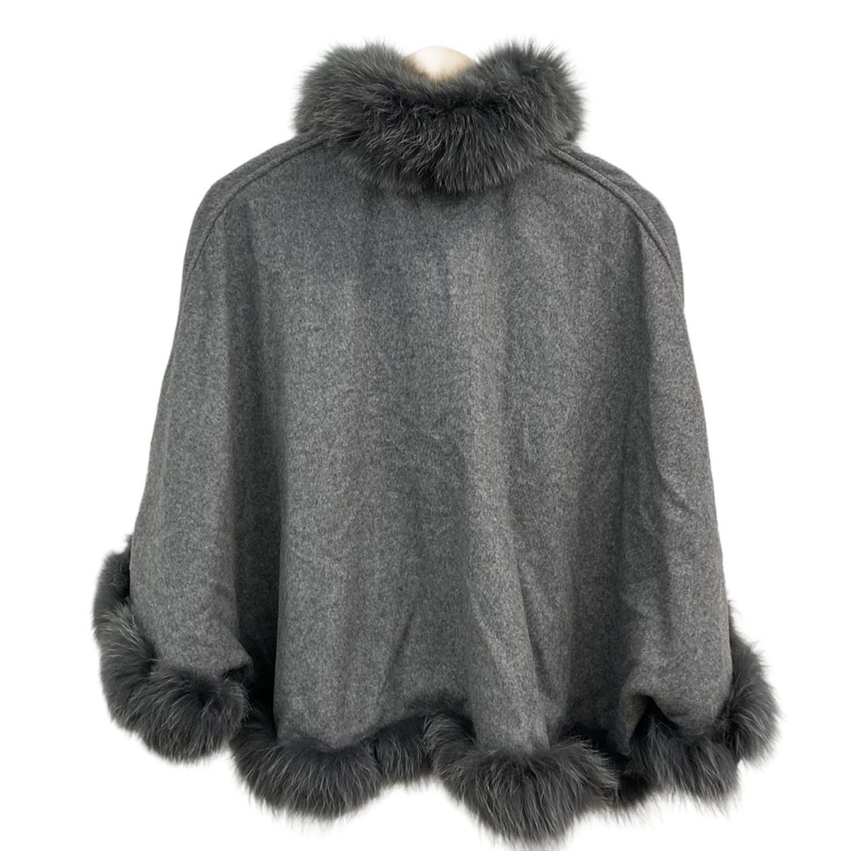 SAGAFURS(サガファー) ポンチョ サイズM-L レディース美品 - グレー