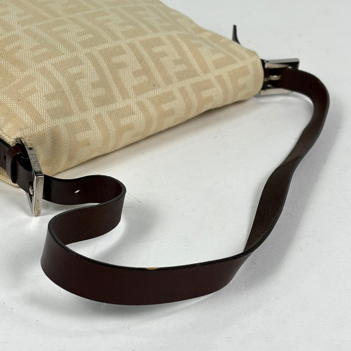 フェンディ FENDI ズッカ柄 ショルダーバッグ 肩掛け ロゴ