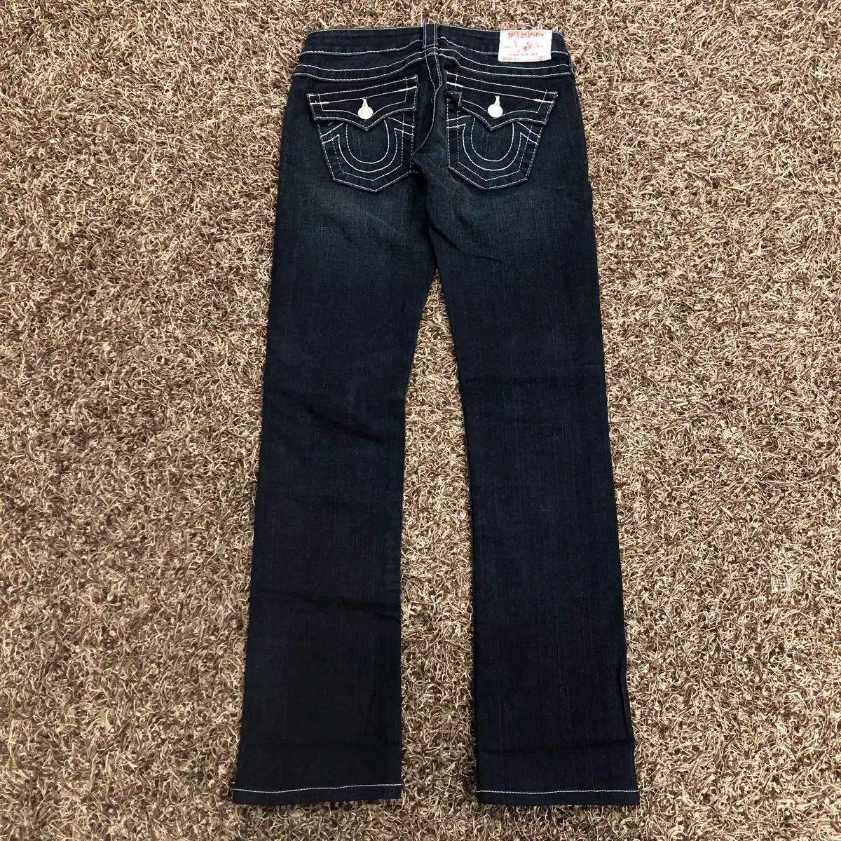 25 トゥルーレリジョン Billlie（ビリー） ブーツカット デニム パンツ