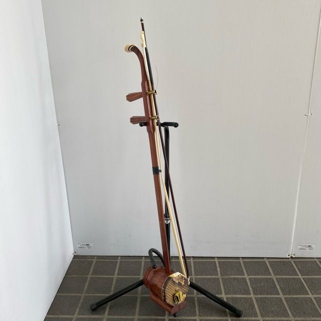 配送不可、現地引取のみ、リユース品】二胡 ケース付き Ⓑ - メルカリ