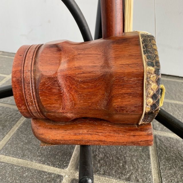 配送不可、現地引取のみ、リユース品】二胡 ケース付き Ⓑ - メルカリ