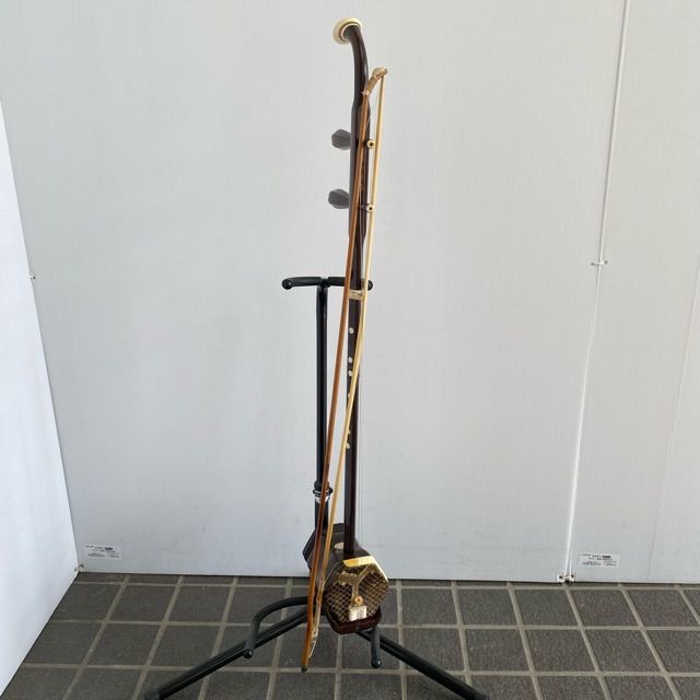 配送不可、現地引取のみ、リユース品】二胡 ケース付き Ⓐ - メルカリ